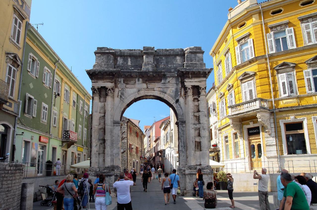 Subcastrum Apartments Pula Bagian luar foto