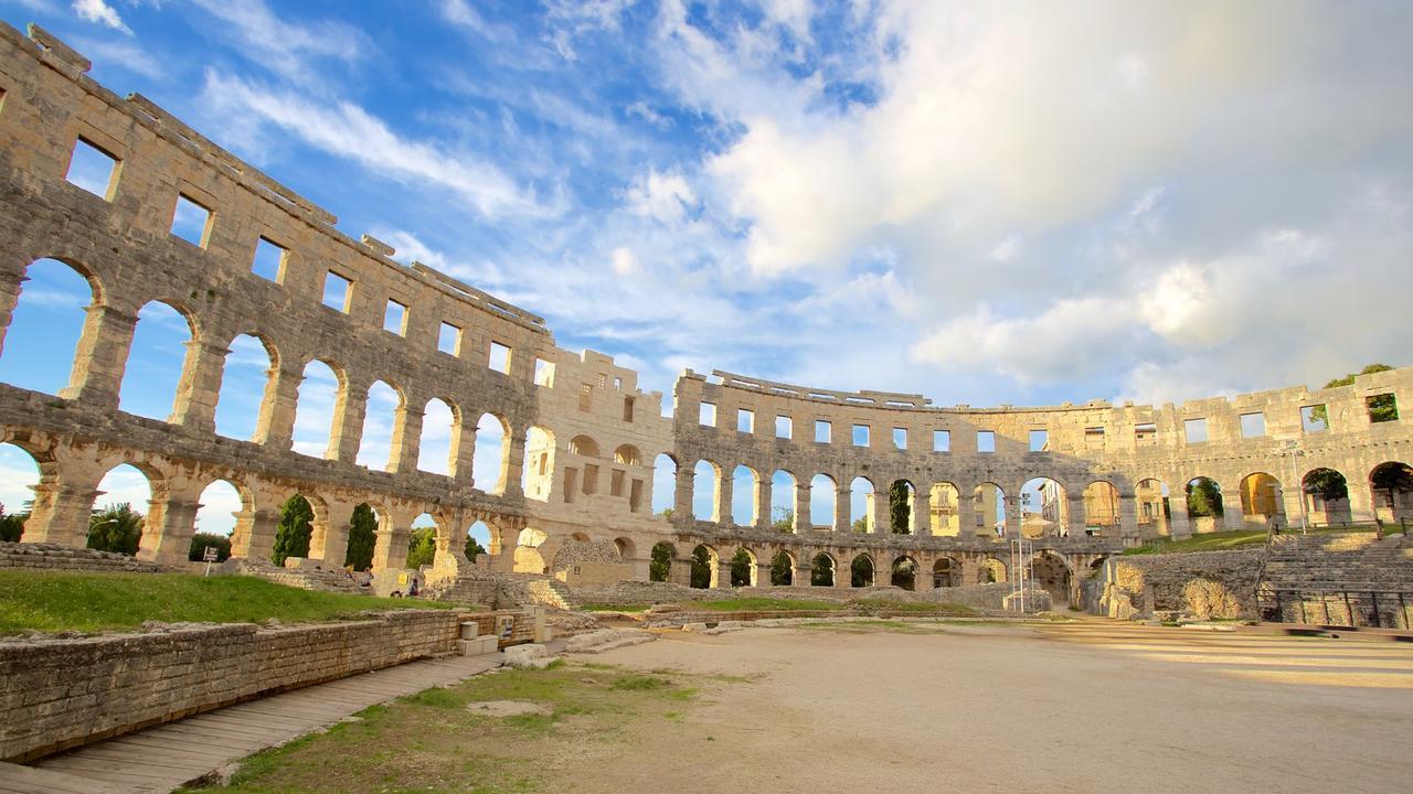 Subcastrum Apartments Pula Bagian luar foto